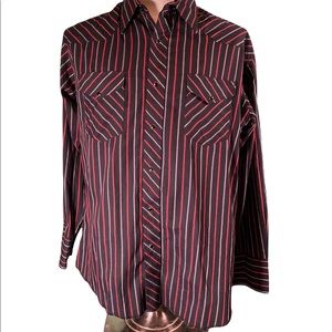 Wrangler western wear shirt.  Men’s large. Excellent preowned condition.